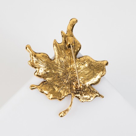 Brooch "Liszt" Maple, red-burgundy color in black gold-1