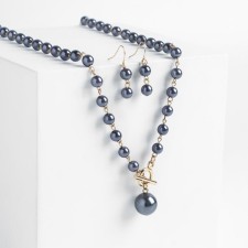 Set 2 objects: Earrings of the Neck “Gabriela” small pearls, the color is dark blue in gold, 45 cm