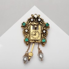 Brooch 
