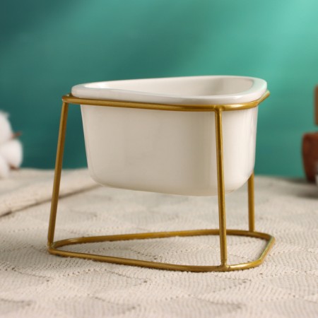 Pot "Triangle" on a stand, gold, 13x11x9cm-1