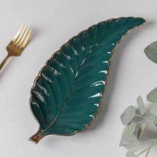 Ceramic serving dish 