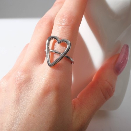 The ring "minimal" the heart, the color is silver, dimensionless-1