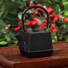The teapot is a cast -iron shade “Boken. Ethno 