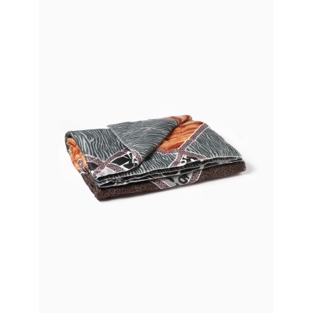 The blanket is a lot of 140x205cm, mix, polyester 200g/m, PE100%