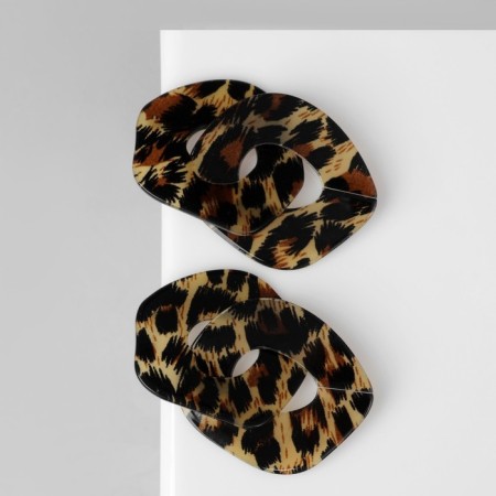 Safari plastic earrings, brown color
