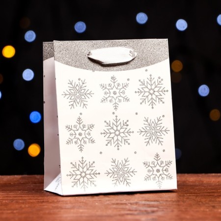 Laminated "snowflakes" 11.5 x 14.5 x 6 cm