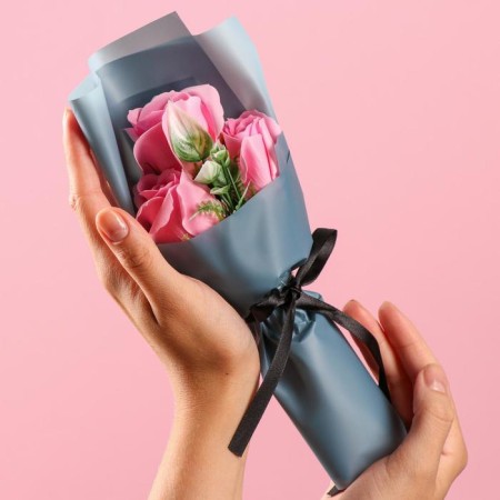 A bouquet of soap roses, pink-2