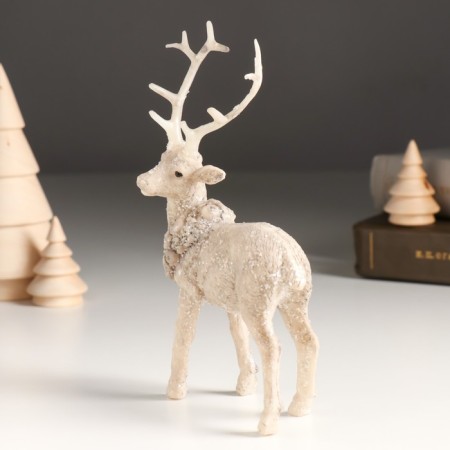 Polystone souvenir "Silver deer with a wreath on the neck" 8.6x4.5x15 cm-1
