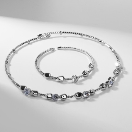 Set 2 objects “necklaces, bracelet” noel figure, white color in silver