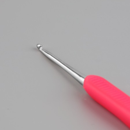 Knitting hook, bilateral, with silicone handle, d = 2/3 mm, 13.5 cm, pink color-4