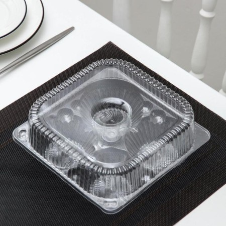 A plastic disposable container with an insoluble IP-2 lid, for confectionery, 150 ml, 18.6 × 8.1 cm, the color is transparent-2