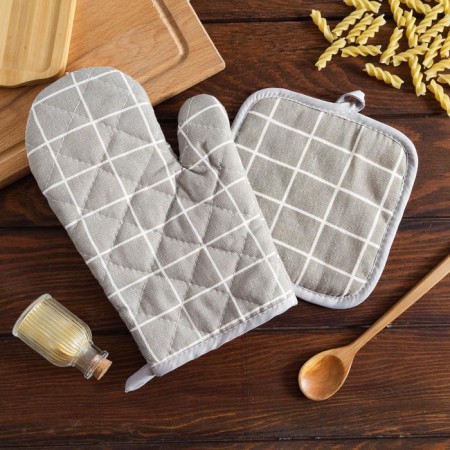 The kitchen set of the “cage” shade centers is gray, a bag 17*17 cm, mitten 26*16 cm, 100% p/e