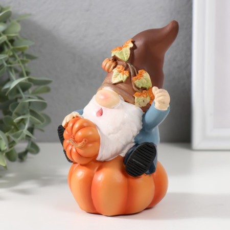 Polystone souvenir "Dwarf riding on pumpkin" 8x7.5x13 cm-3
