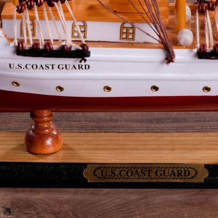 The ship souvenir "conductor", 3 masts, white side, black stand, white sails-4