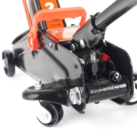The jack of the rolling Patriot DP2000, 2 tons, a pickup 135 mm, lifting height 320 mm-5