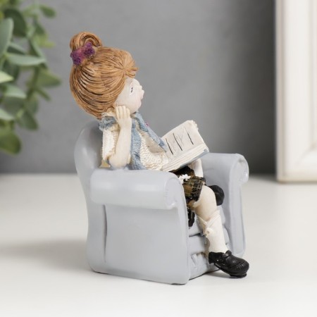 Polystone souvenir "Baby in an armchair with a book/bear" mix 10x7x7 cm-2