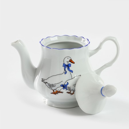 Porcelain kettle "Geese", 800 ml-1