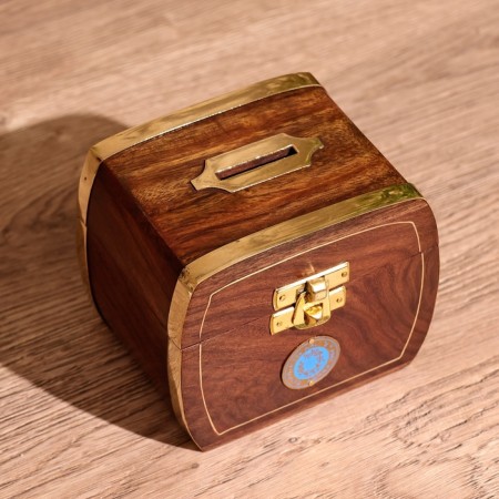 Pigger "Boxing" 10x7x9 cm, tree shisham-1