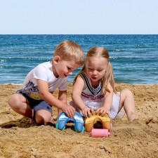 Rink for playing in the sand 