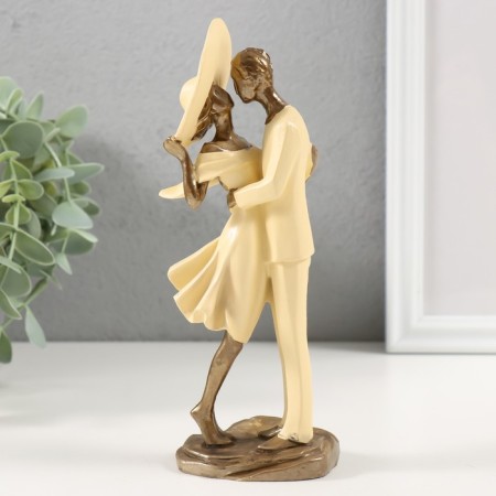 Polystone souvenir "couple in beige. Love" 7.5x5.5x19 cm