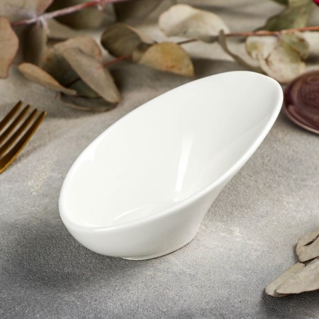 Porcelain dish, 11.5 × 7 cm, white color