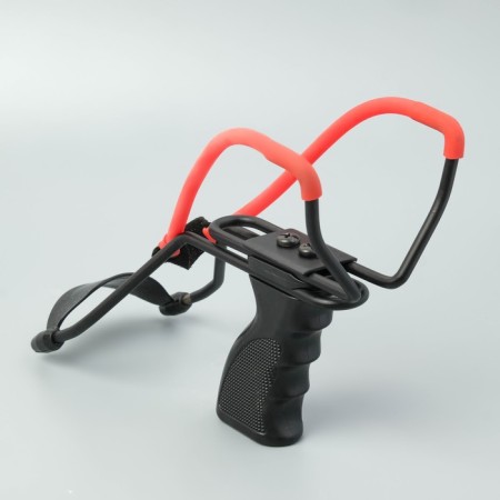 Metal slingshot with emphasis