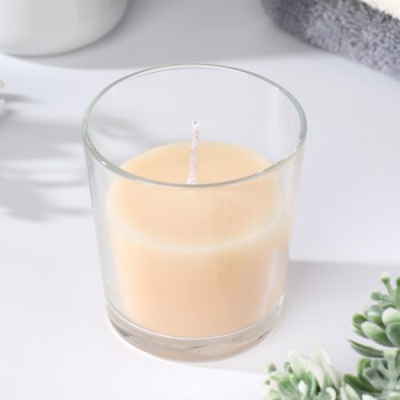 Candle in a smooth glass flavored "spicy apple", 8.5 cm