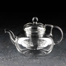Hot teapot with glass sieve 