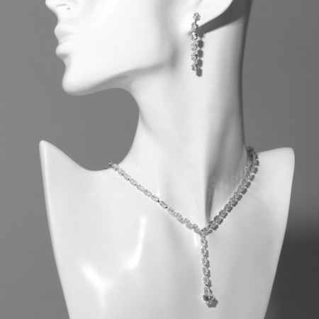 Set 2 objects: earrings, necklace “ice” Simple, white color in silver