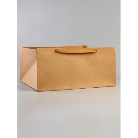 A packet for a cake, with a wide bottom of 40 x 40 x 19.5 cm, craft