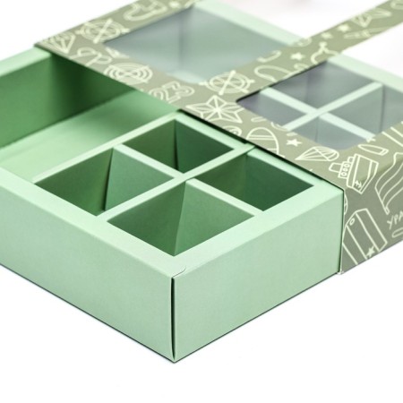 Box for 8 sweets + chocolate, with a window, "military style" 17.7 x 17.8 x 3.8 cm-4