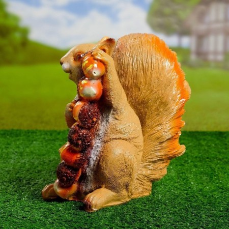 Garden figure "Squirrel with nuts" 25x25x11cm-1