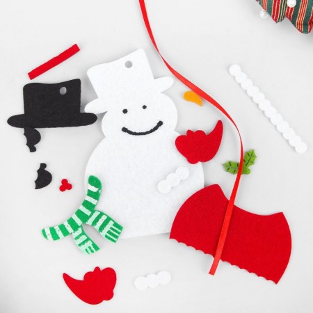 Set for creativity - Create a Christmas tree decoration from felt "Snowman in mittens"-1