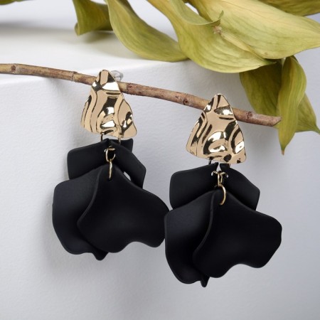 Earrings Assorted "Wind" crumpled triangles, black and golden color-1