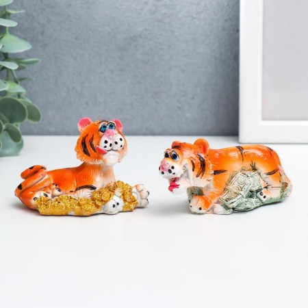 Polystone souvenir "Blue -eyed tiger with coins/bills" MIX 4x4x10 cm
