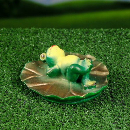 Garden figure "Frog on the back" 13x6cm-2