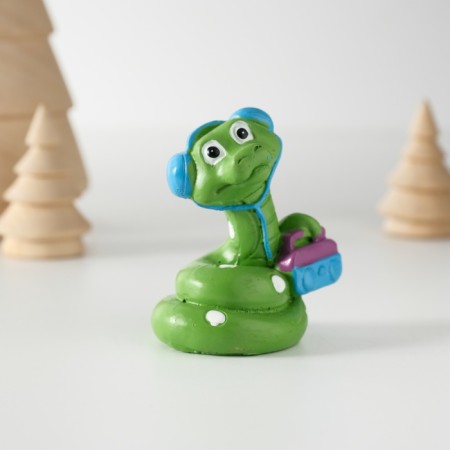 Polystone souvenir "Snakes in headphones with tape recorders" 5.8x5.8 cm-4