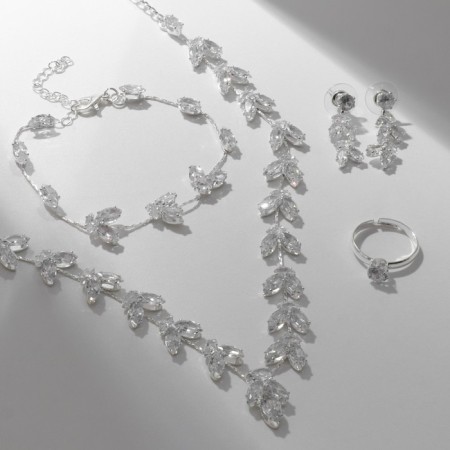 Set 4 objects: earrings, necklaces, bracelet, skewers ring triliary, white color in silver