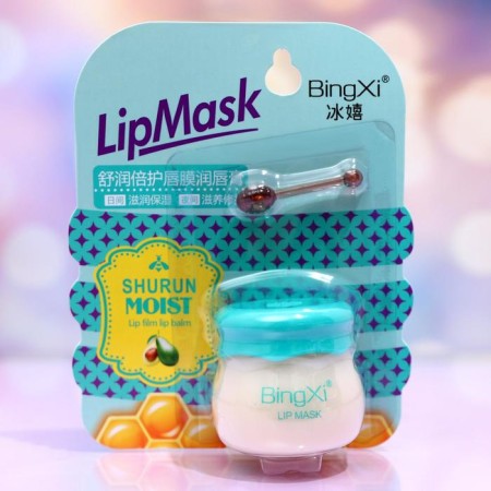 Moisturizing lip balm with avocado