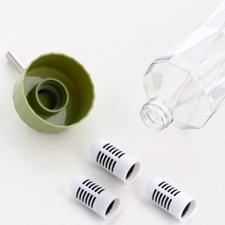 Drill for animals, 750 ml, fastening-spring, and two interchangeable filters, green-1