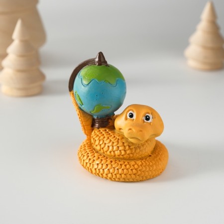 Polystone souvenir "Snakes with the Globe" 5.5x6 cm