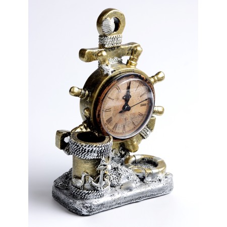 Table interior clock, “helm” on batteries, 13.5 × 7.5 × 20.5 cm, D-8 cm-1