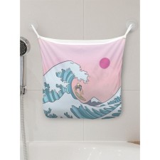 Organizer in a bathtub on the suction cups 