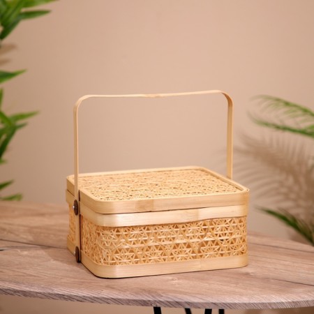 Basket with a lid weaved, from bamboo 25x25x25 cm