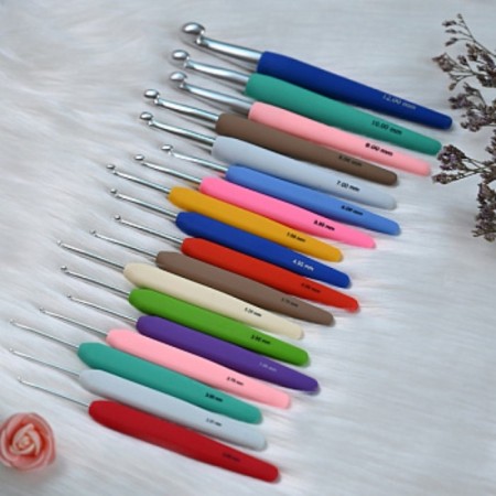 Aluminum knitting hook with an ergonomic handle WAVES KNITPRO 3.50 mm 30907-1