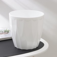 Kashpo for flowers with an insert “flute”, 4.5 l, d = 20 cm, h = 20 cm, white color