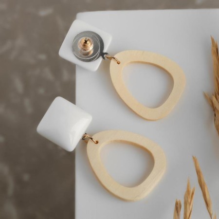 Vacanda Earrings Triangle with a square, white-beige color-2