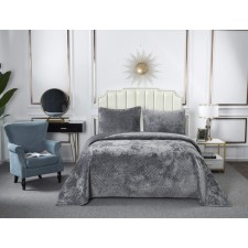 The bedspread and pillowcase 