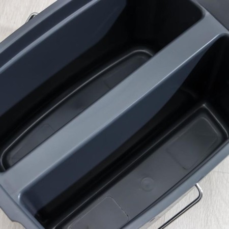 A plastic bucket for washing windows, 18 liters, 46 × 37 × 28 cm 075915-3