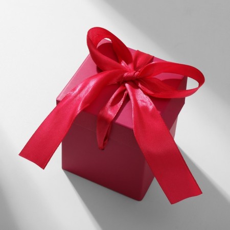 Gift box "Present" 6 × 6, pink